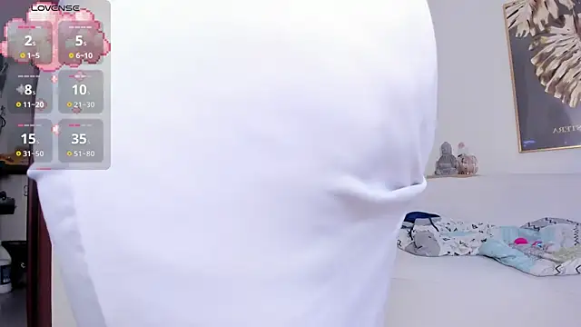 Amina hafsa online show from October 18, 2025, 8:55 pm