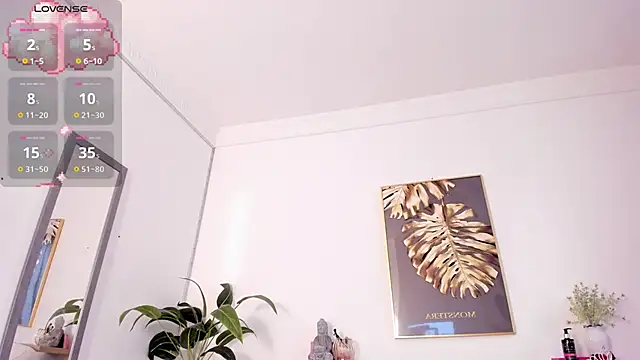 Amina hafsa online show from October 3, 2025, 7:26 pm