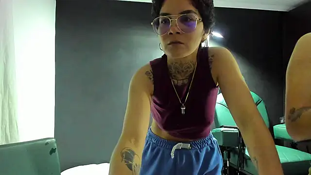 Snapshot of anaroman01 chatting on November 7, 2025, 1:32 am anaroman01 online show from November 7, 2025, 1:32 am