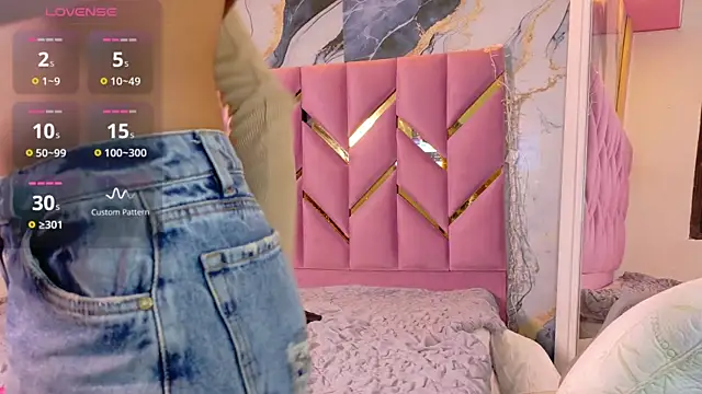 daddyissuesss  online show from October 4, 2025, 7:37 pm