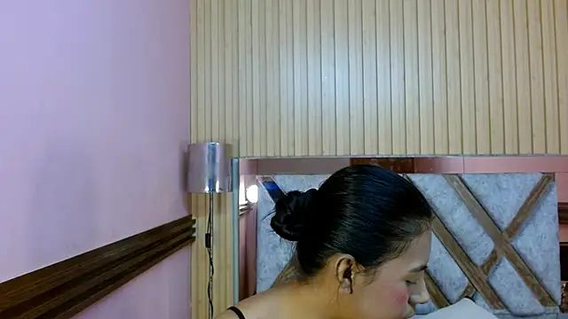 VeronicaRobles online show from September 17, 2025, 6:10 pm