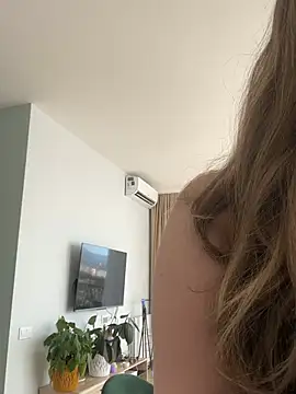 curvyflawless online show from March 5, 2025, 7:16 am