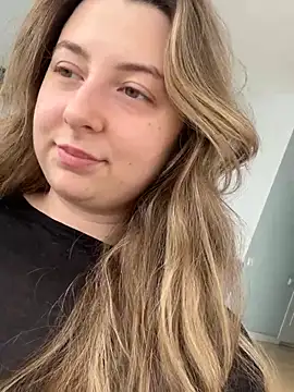 curvyflawless online show from February 9, 2025, 9:47 am