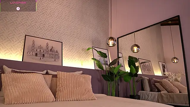 ElleDiane online show from October 3, 2025, 10:33 pm