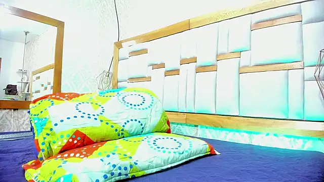 arl chloee online show from November 7, 2025, 3:11 am