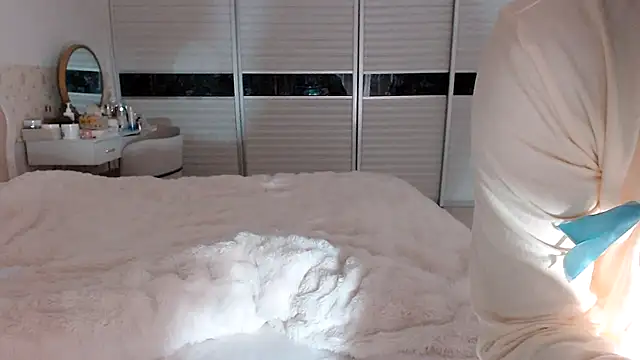 -Lucky Girl online show from March 7, 2025, 12:12 pm