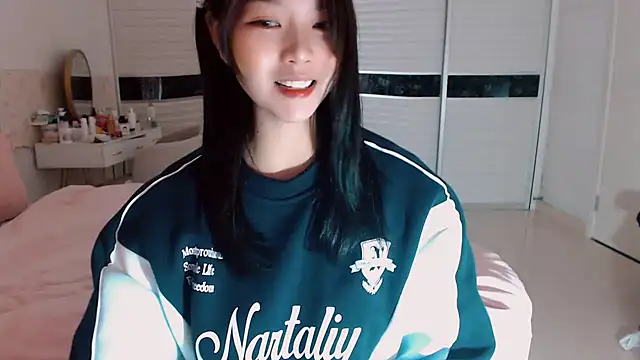 -Lucky Girl online show from October 27, 2025, 2:34 am