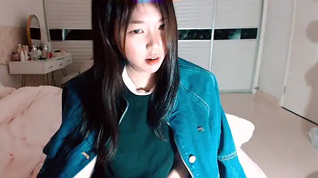 Snapshot of -Lucky_Girl chatting on February 4, 2026, 2:12 pm -Lucky Girl online show from February 4, 2026, 2:12 pm