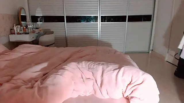 Snapshot of -Lucky_Girl chatting on February 25, 2026, 1:33 pm -Lucky Girl online show from February 25, 2026, 1:33 pm