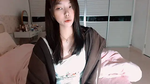 -Lucky Girl online show from April 13, 2026, 12:42 pm