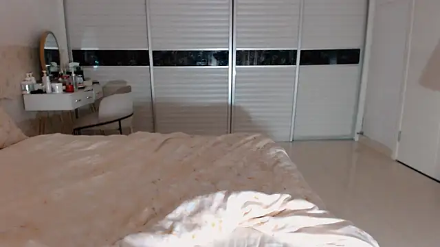 -Lucky Girl online show from September 14, 2025, 2:45 am