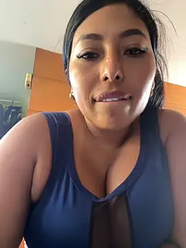 emmyjhonson07 online show from September 15, 2025, 2:17 pm