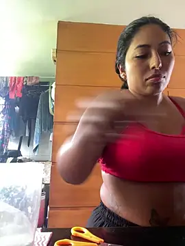 emmyjhonson07 online show from November 12, 2025, 3:27 pm