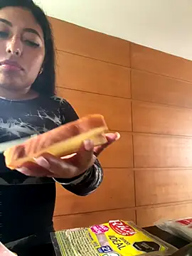 emmyjhonson07 online show from September 18, 2025, 2:53 pm