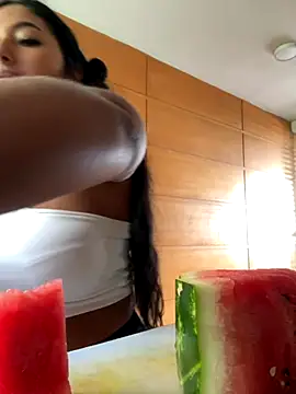 emmyjhonson07 online show from November 5, 2025, 1:36 pm