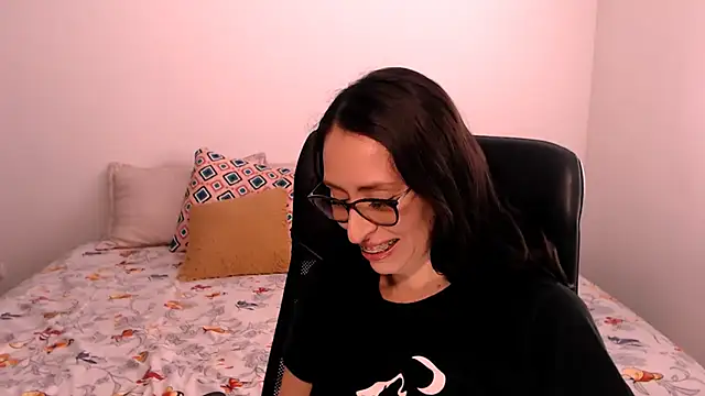 AliceRossi online show from September 9, 2025, 3:43 pm