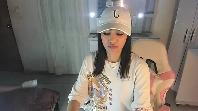Snapshot of Elettra_bennet chatting on January 10, 2026, 1:34 am Elettra bennet online show from January 10, 2026, 1:34 am