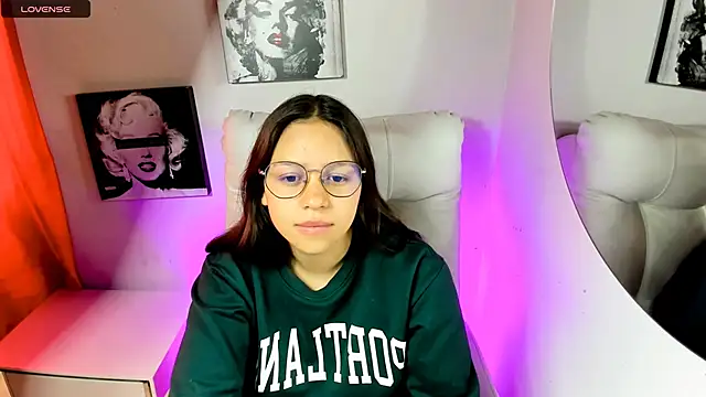 SamanthaRoldaan online show from April 14, 2026, 2:55 pm