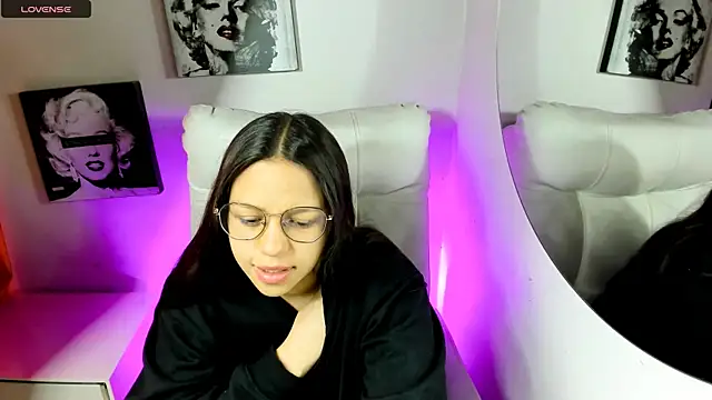 SamanthaRoldaan online show from April 19, 2026, 4:19 pm