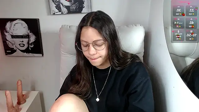 SamanthaRoldaan online show from November 13, 2025, 3:49 pm