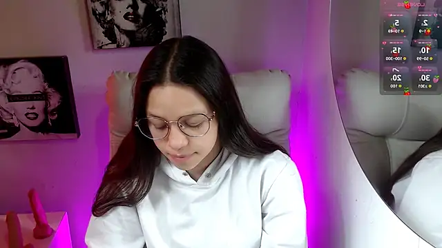 SamanthaRoldaan online show from November 19, 2025, 1:55 pm