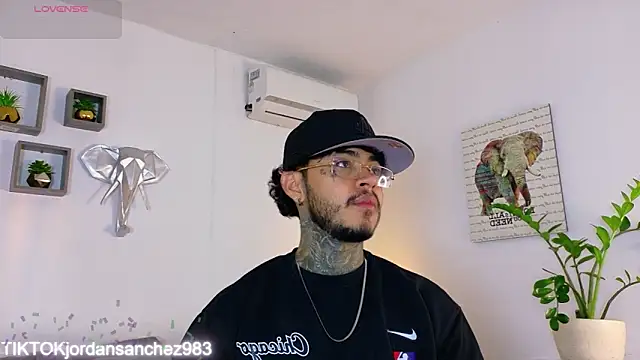 Snapshot of JordanSmiith_ chatting on February 4, 2026, 9:21 pm JordanSmiith online show from February 4, 2026, 9:21 pm