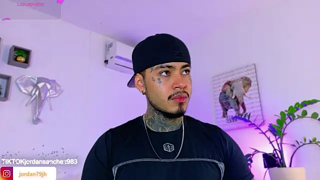 JordanSmiith  online show from April 3, 2026, 8:04 pm