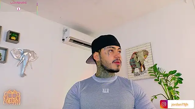 Snapshot of JordanSmiith_ chatting on June 24, 2026, 9:23 pm JordanSmiith online show from June 24, 2026, 9:23 pm