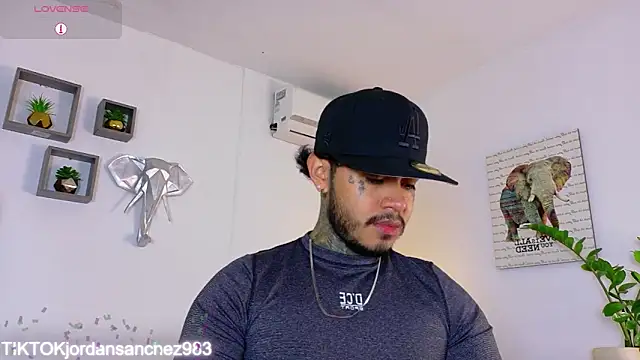 Snapshot of JordanSmiith_ chatting on February 6, 2026, 8:27 pm JordanSmiith online show from February 6, 2026, 8:27 pm