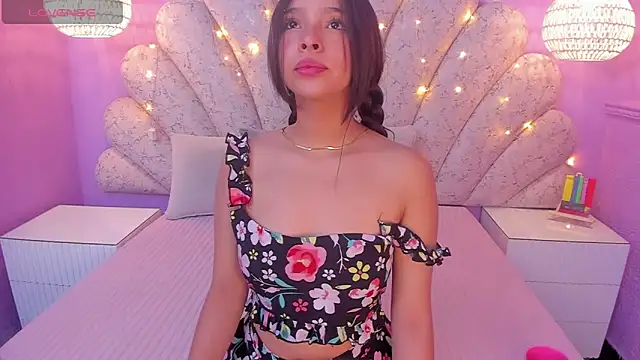 chloe watson  online show from March 12, 2025, 7:36 pm