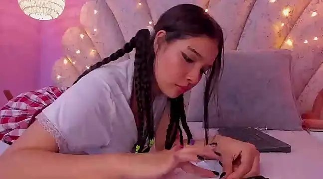 chloe watson  online show from March 5, 2025, 2:36 am