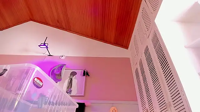 chloe watson  online show from September 16, 2025, 7:26 pm