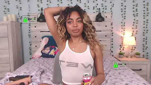 RobynKnight online show from November 14, 2025, 6:39 am