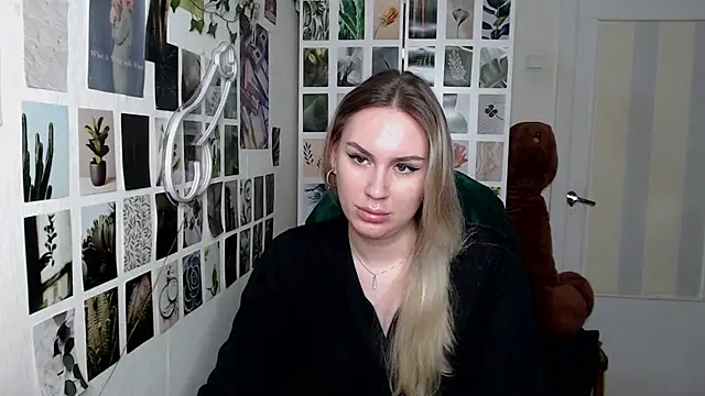 CapriScorpion online show from October 3, 2025, 1:34 pm