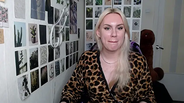 CapriScorpion online show from December 4, 2025, 12:59 pm