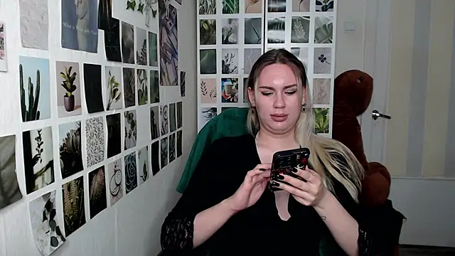 CapriScorpion online show from September 23, 2025, 12:12 pm