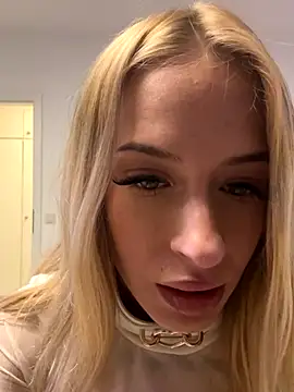 Leyladieistso47 online show from November 7, 2025, 9:08 pm