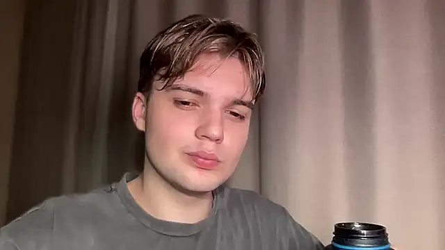 superfluboy  online show from February 24, 2025, 7:09 pm