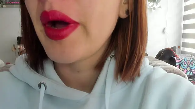 queen fetish online show from March 19, 2026, 4:18 pm