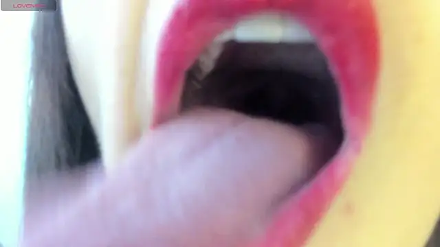 Snapshot of queen_fetish chatting on June 3, 2026, 7:51 pm queen fetish online show from June 3, 2026, 7:51 pm