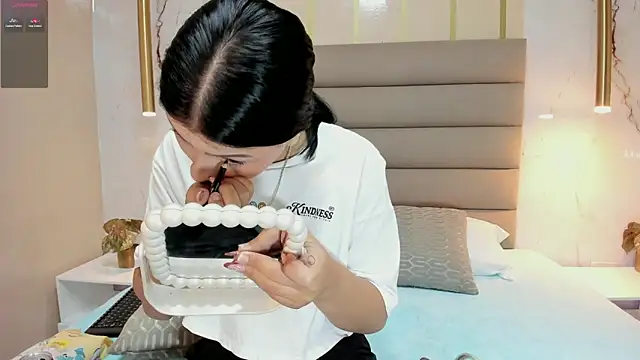 AnneDixie online show from September 22, 2025, 3:12 am