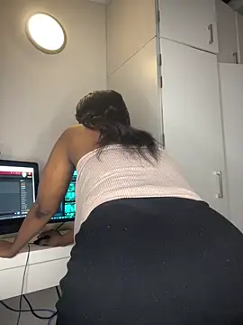 Bustygoddess32 online show from March 21, 2026, 3:52 am