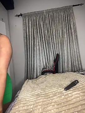 Bustygoddess32 online show from April 17, 2026, 1:19 am