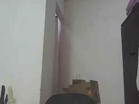 Sexxybella27 online show from October 17, 2025, 6:32 pm