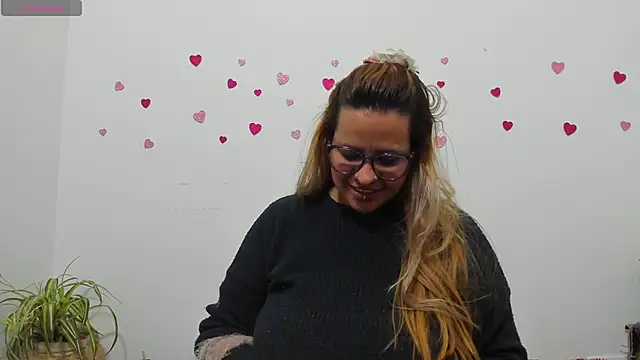 hazel 34 online show from October 2, 2025, 9:12 am