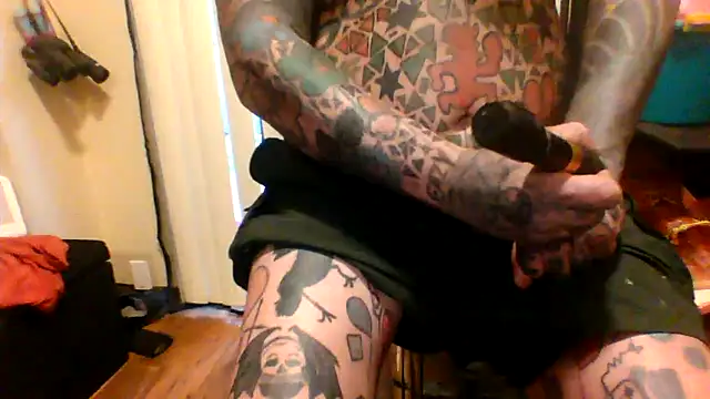 fukurbutt online show from April 15, 2026, 1:22 am