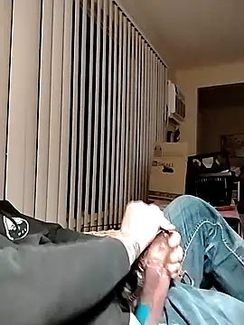 fukurbutt online show from December 6, 2024, 7:48 am