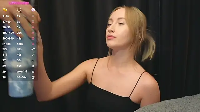 luxmuur online show from October 18, 2025, 3:03 pm