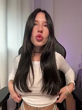 BellaGiaxx online show from December 16, 2025, 3:05 pm