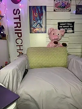 TrenaAnne online show from April 13, 2026, 9:08 pm